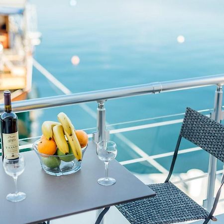 Beachfront Apartments Тиват Экстерьер фото