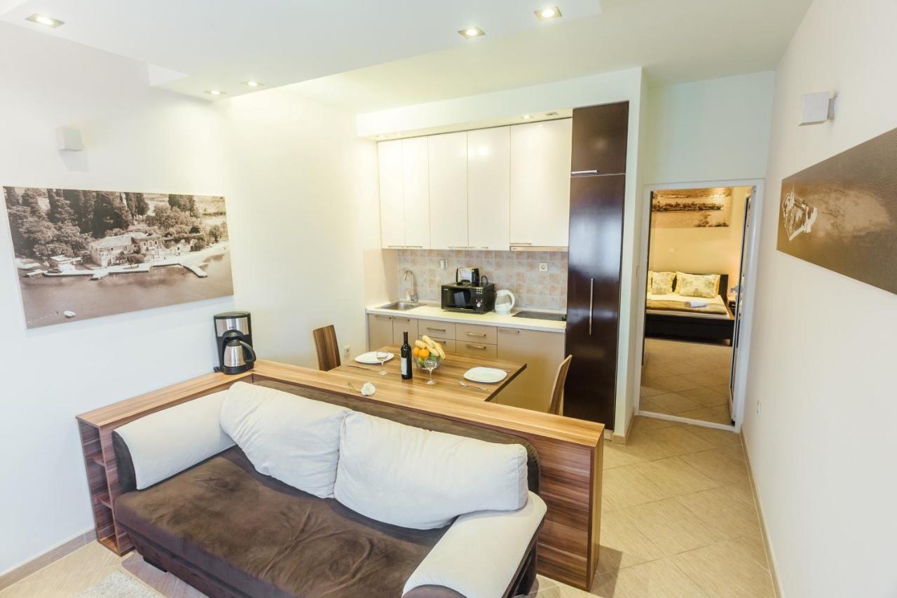 Beachfront Apartments Тиват Экстерьер фото