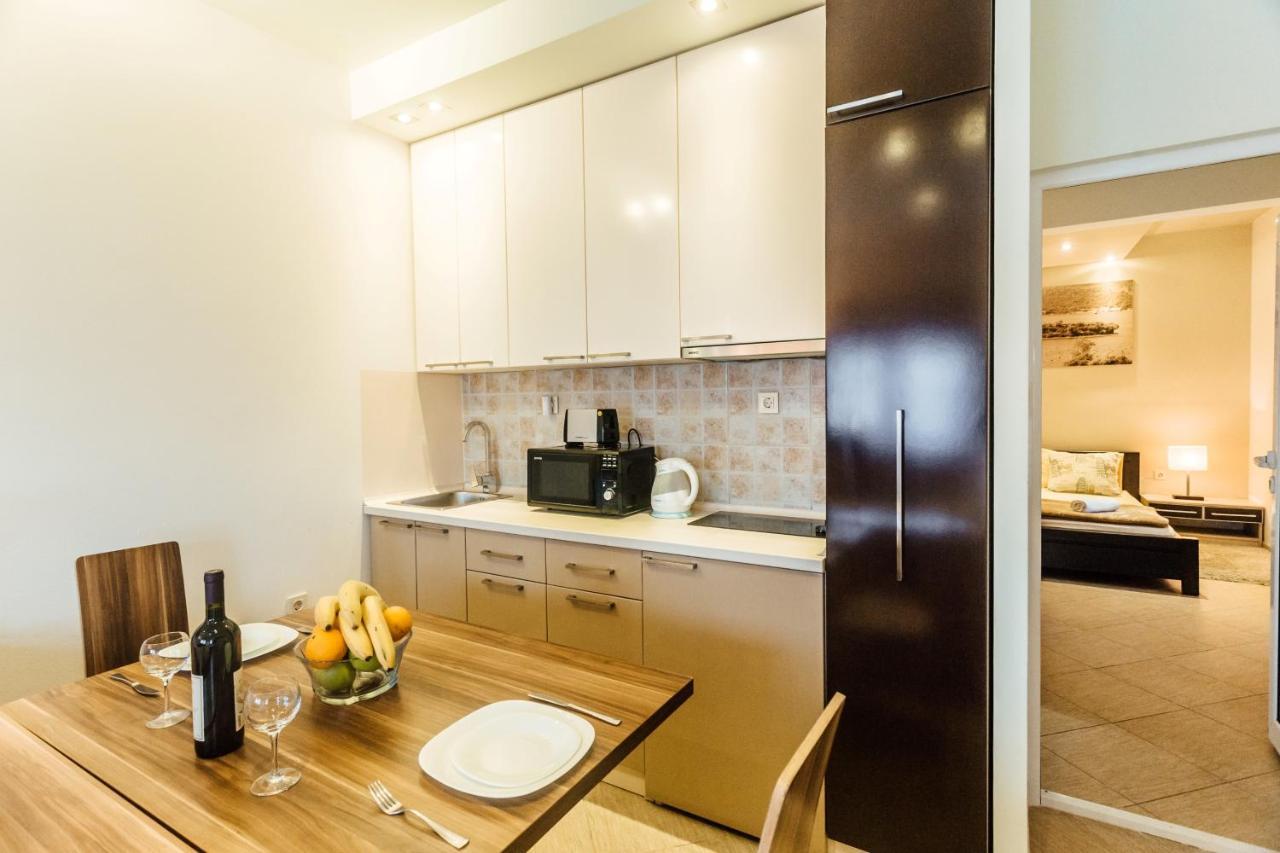 Beachfront Apartments Тиват Экстерьер фото