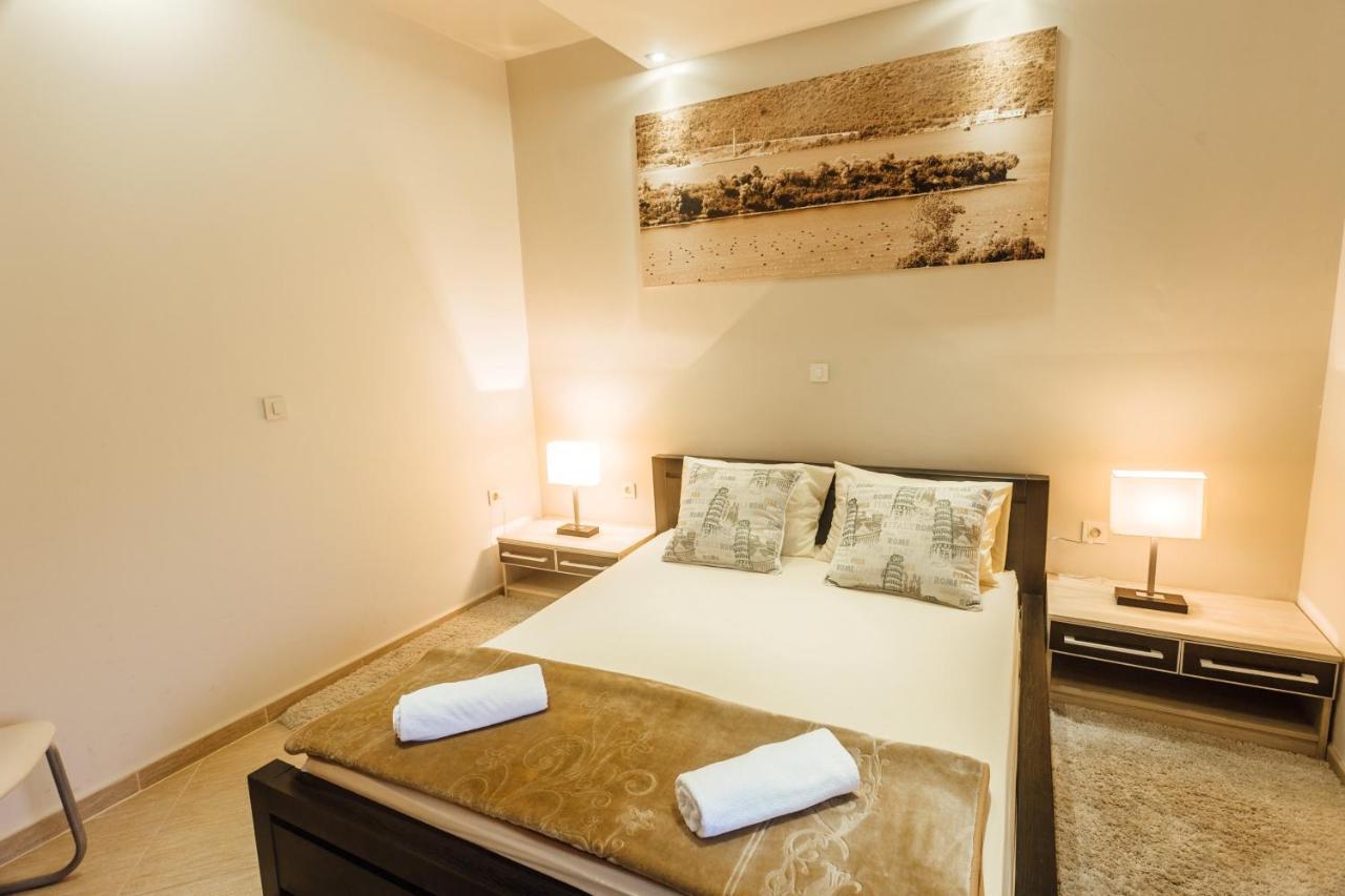 Beachfront Apartments Тиват Экстерьер фото